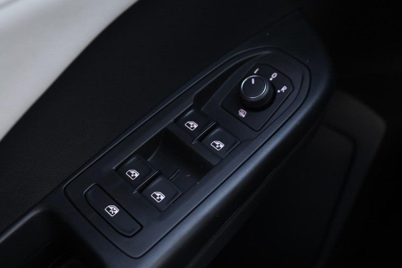 2025 Volkswagen Taos SE 4MOTION