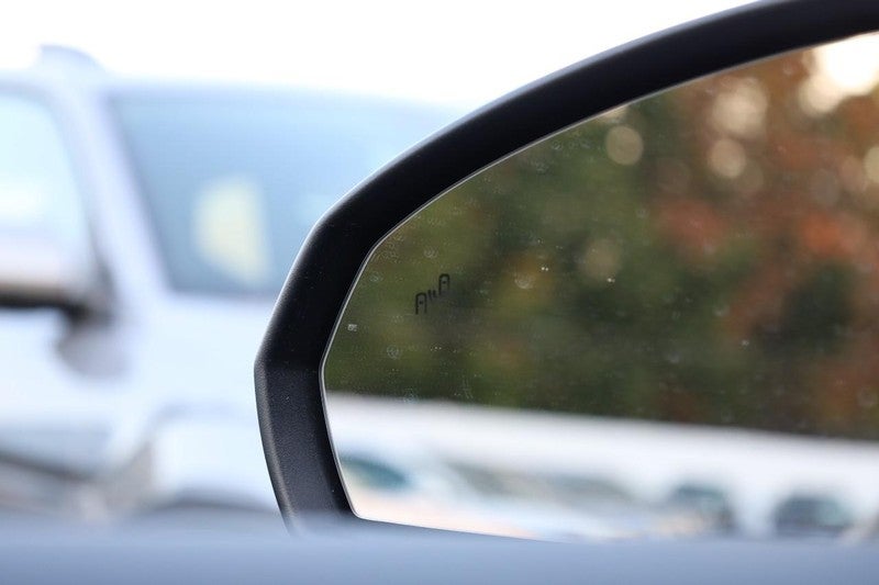 2025 Volkswagen Taos SE 4MOTION