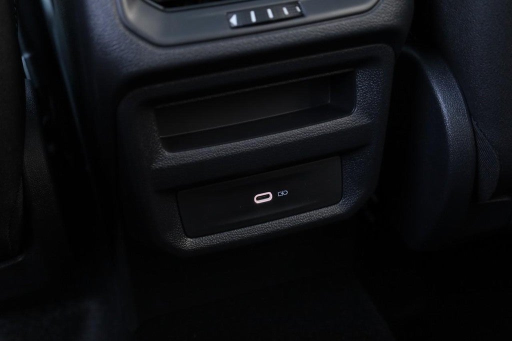 2025 Volkswagen Taos SE 4MOTION