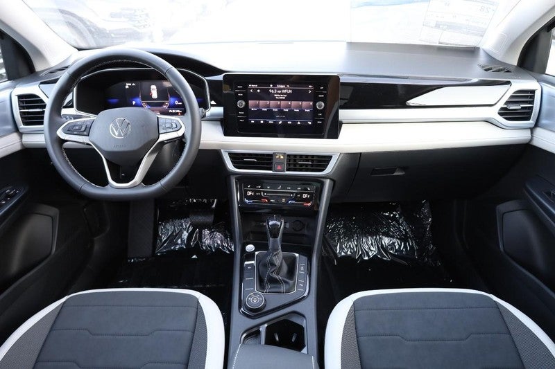 2025 Volkswagen Taos SE 4MOTION