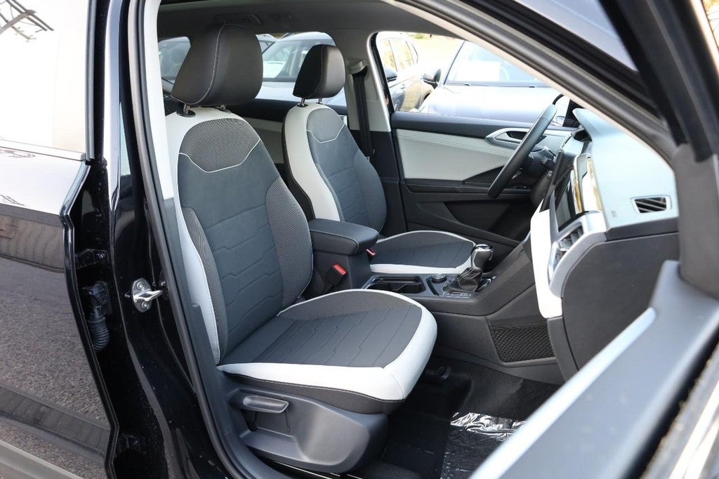 2025 Volkswagen Taos SE 4MOTION