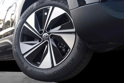 2025 Volkswagen Taos SE 4MOTION