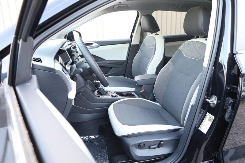 2025 Volkswagen Taos SE 4MOTION