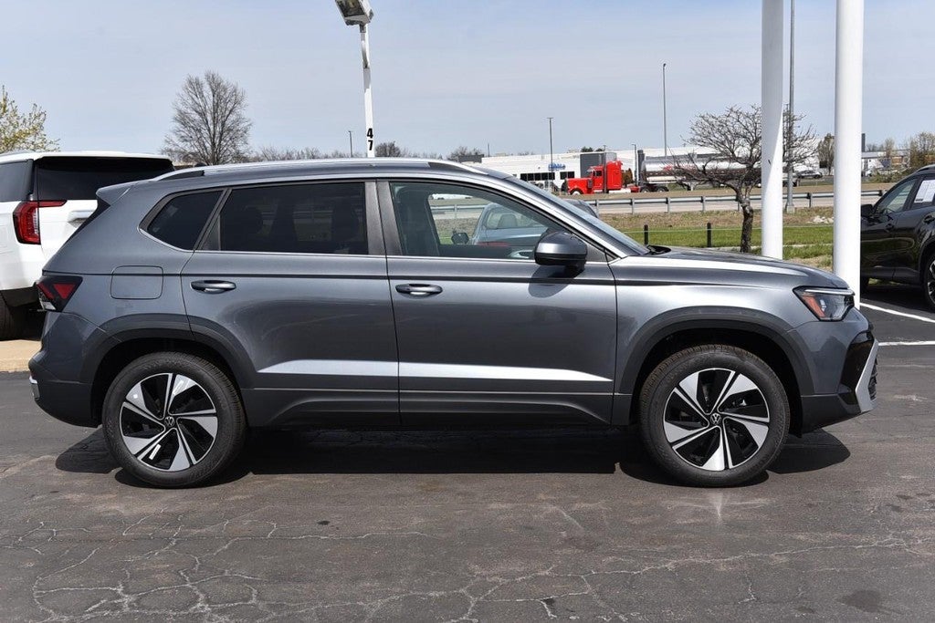 2026 Volkswagen Taos SE 4MOTION