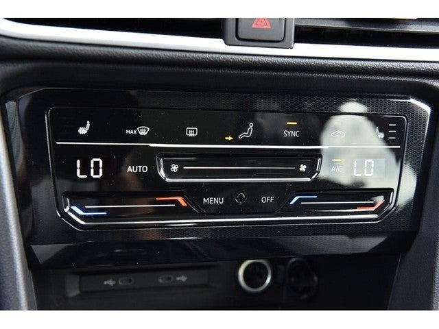 2025 Volkswagen Taos SE 4MOTION