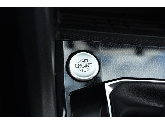 2025 Volkswagen Taos SE 4MOTION