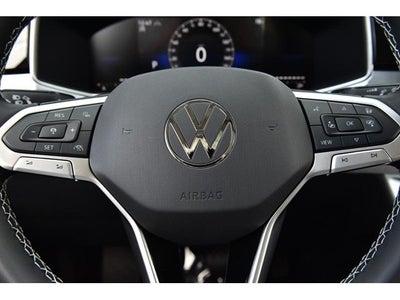 2025 Volkswagen Taos SE 4MOTION