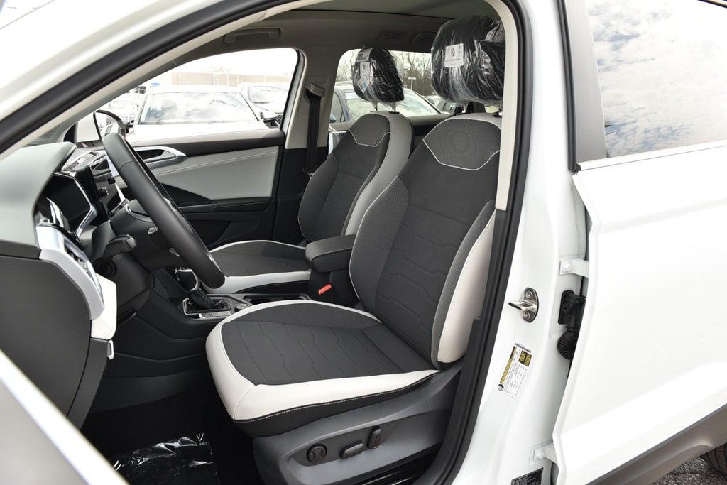 2025 Volkswagen Taos SE 4MOTION