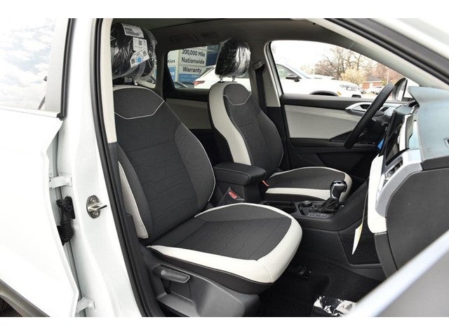 2025 Volkswagen Taos SE 4MOTION
