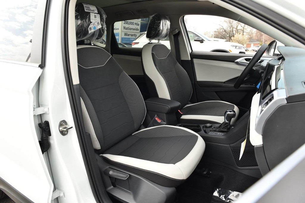 2025 Volkswagen Taos SE 4MOTION