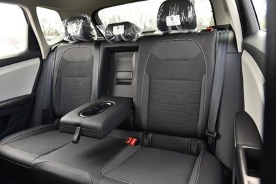 2025 Volkswagen Taos SE 4MOTION