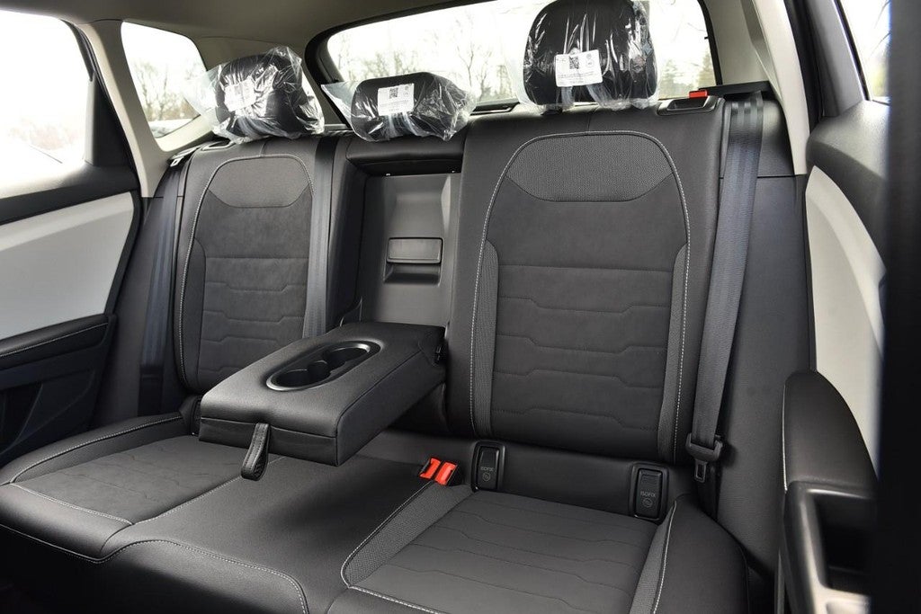 2025 Volkswagen Taos SE 4MOTION