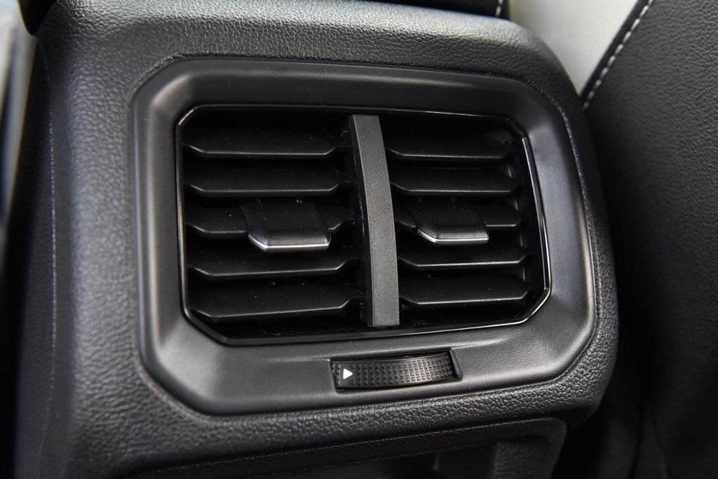 2025 Volkswagen Taos SE 4MOTION