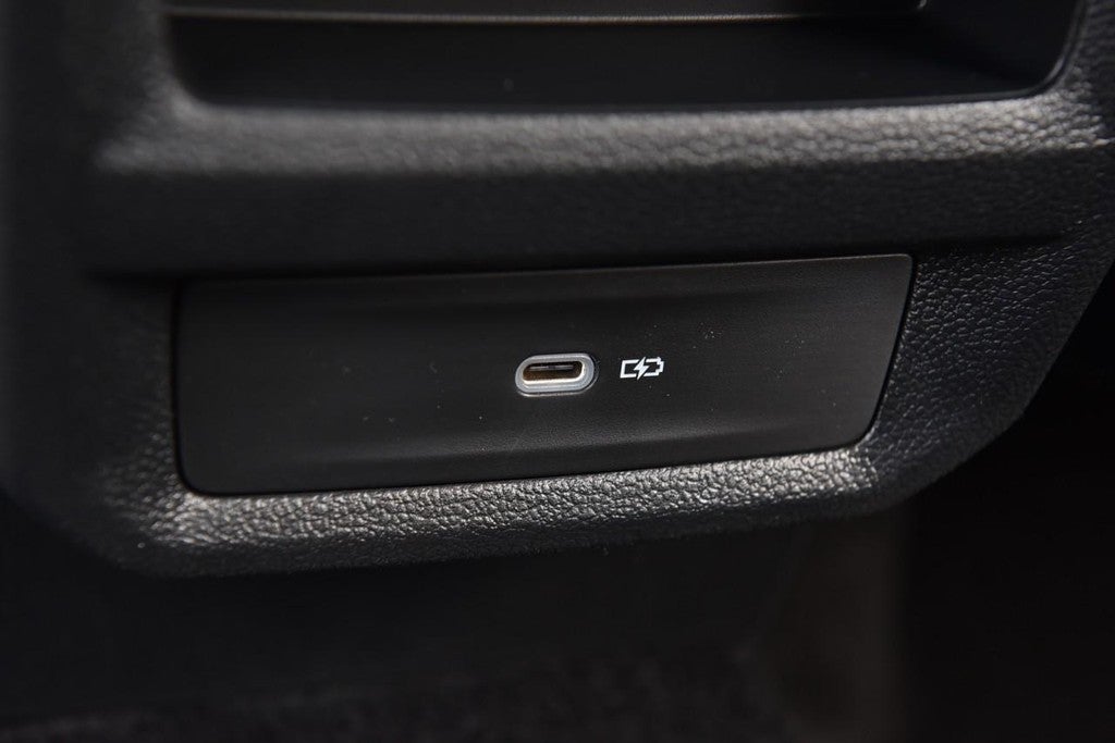 2025 Volkswagen Taos SE 4MOTION