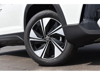 2025 Volkswagen Taos SE 4MOTION