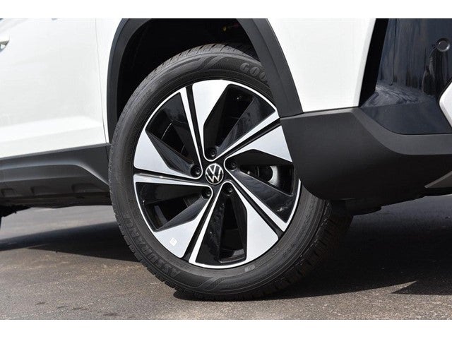 2025 Volkswagen Taos SE 4MOTION