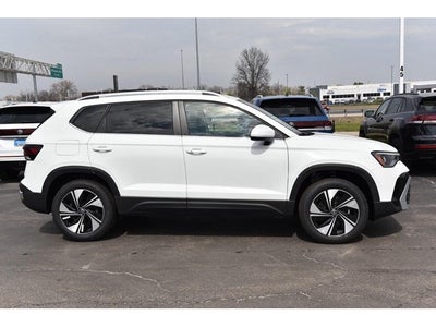 2025 Volkswagen Taos SE 4MOTION