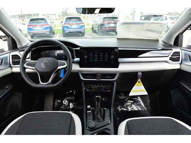 2025 Volkswagen Taos SE 4MOTION