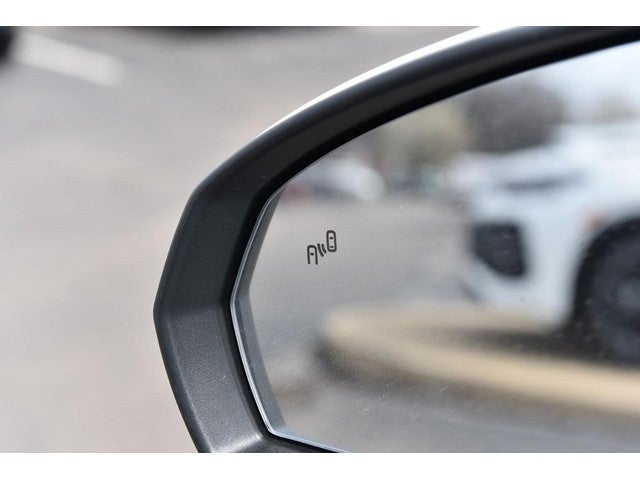 2025 Volkswagen Taos SE 4MOTION