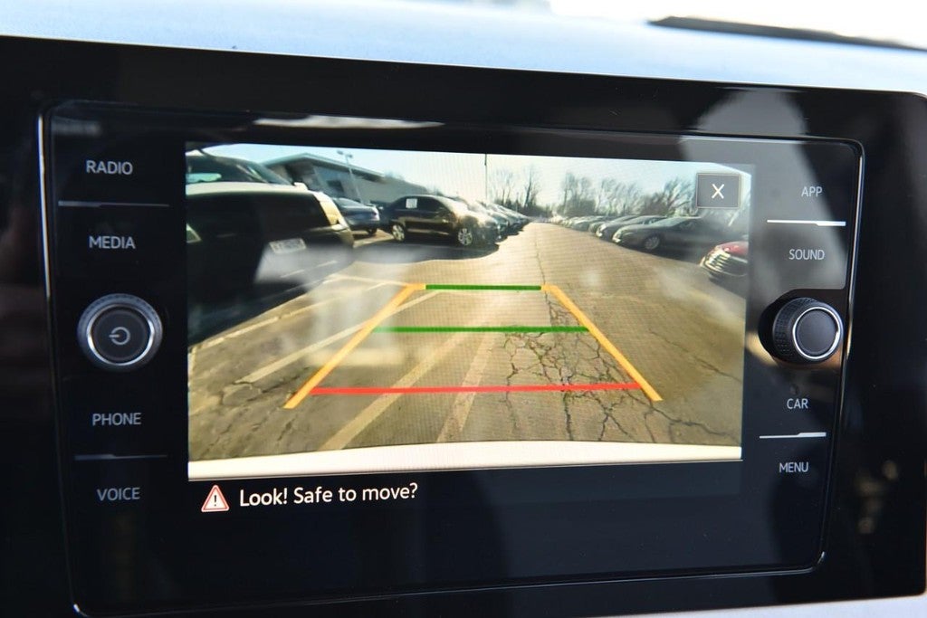 2025 Volkswagen Taos SE 4MOTION