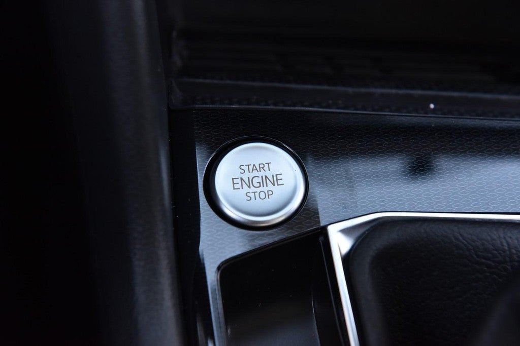 2025 Volkswagen Taos SE 4MOTION