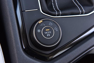 2025 Volkswagen Taos SE 4MOTION