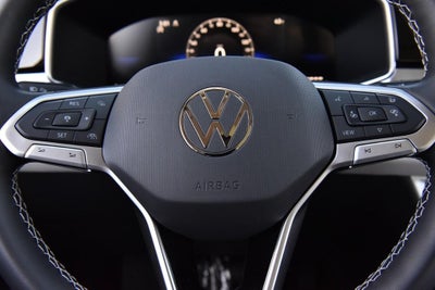 2025 Volkswagen Taos SE 4MOTION