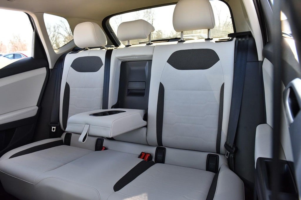 2025 Volkswagen Taos SE 4MOTION