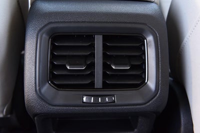 2025 Volkswagen Taos SE 4MOTION