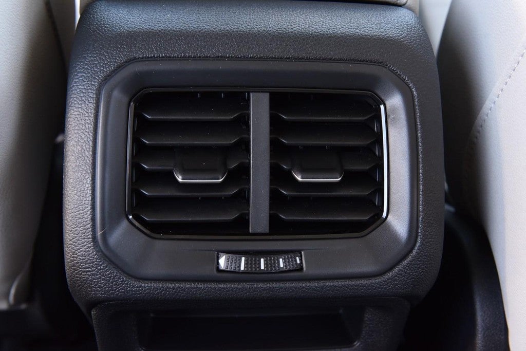 2025 Volkswagen Taos SE 4MOTION