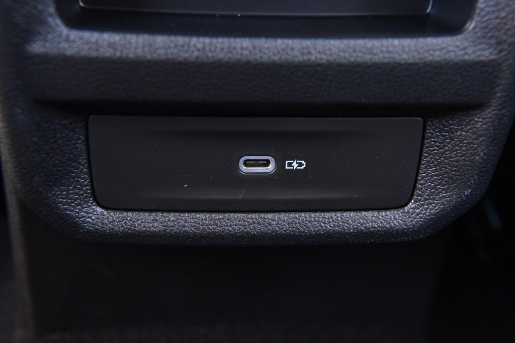 2025 Volkswagen Taos SE 4MOTION