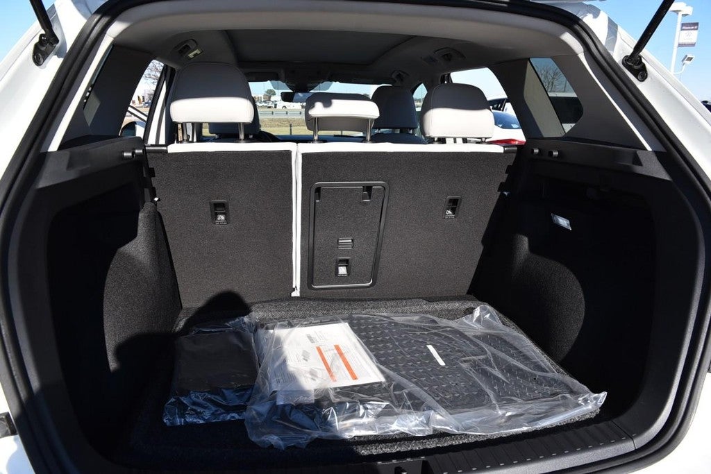 2025 Volkswagen Taos SE 4MOTION