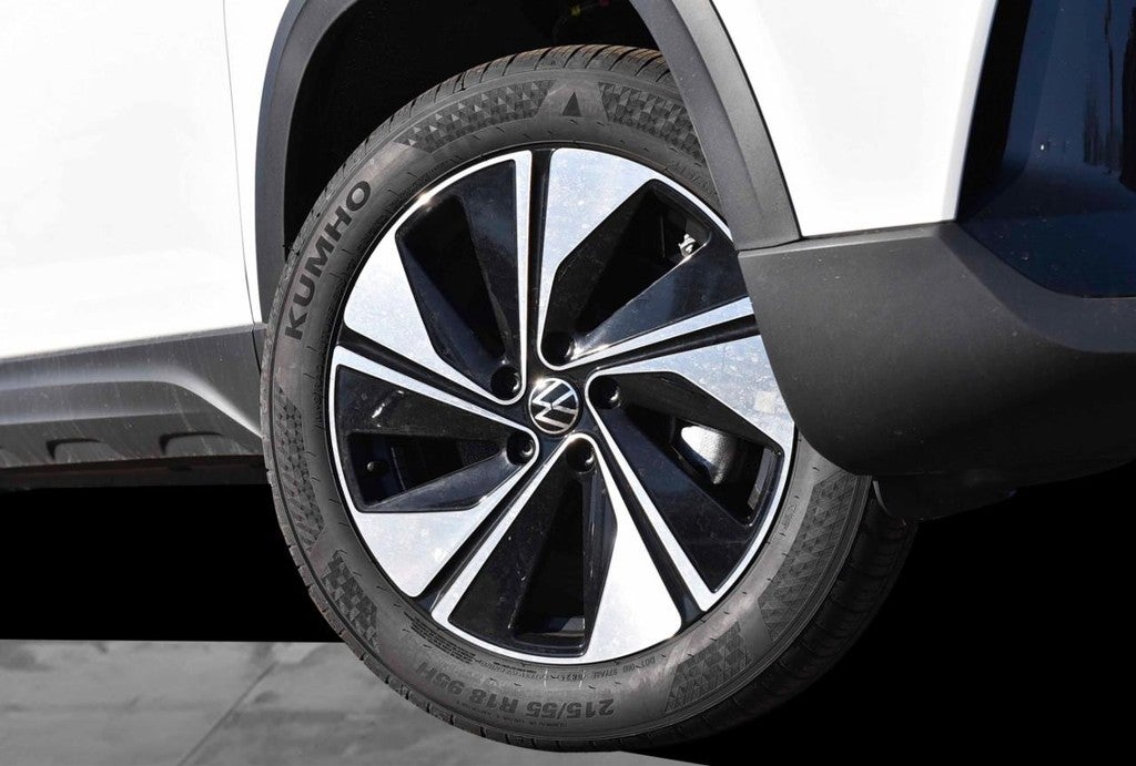 2025 Volkswagen Taos SE 4MOTION