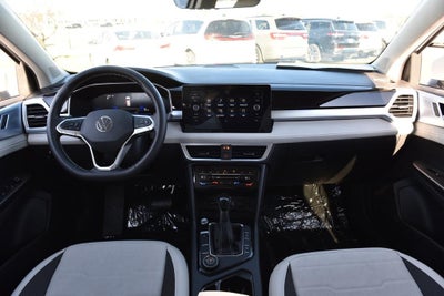 2025 Volkswagen Taos SE 4MOTION