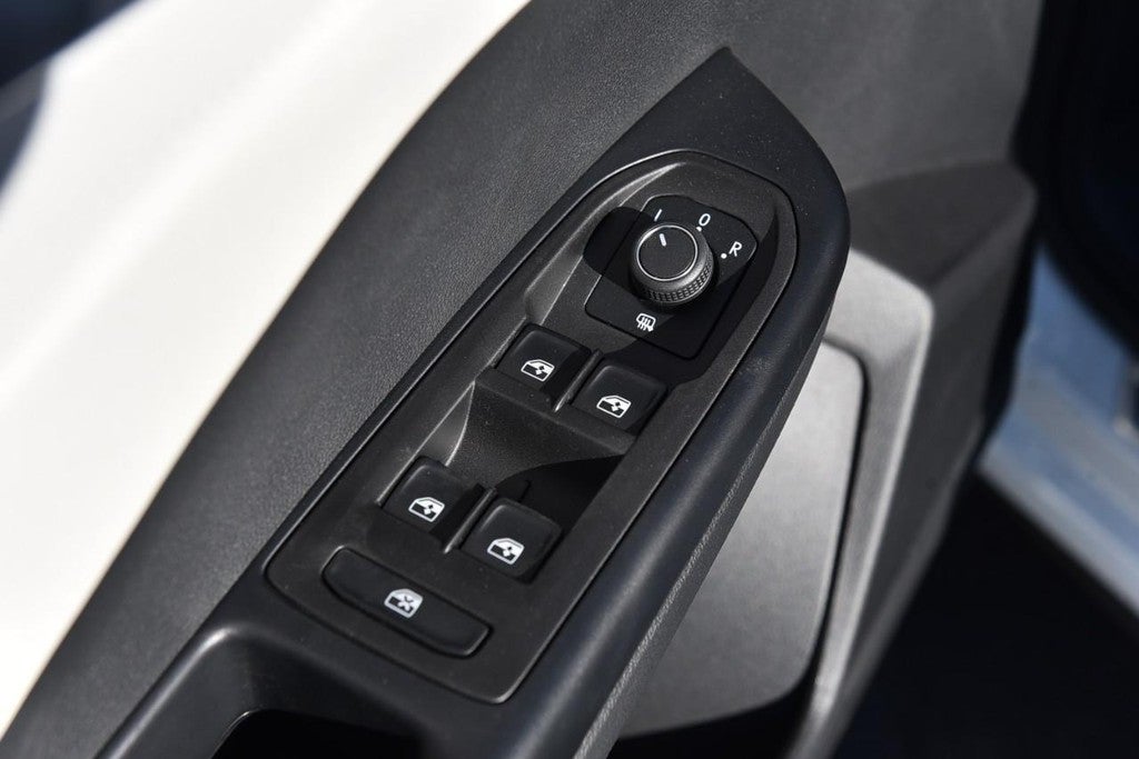 2025 Volkswagen Taos SE 4MOTION