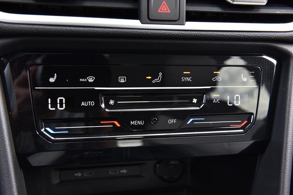 2025 Volkswagen Taos SE 4MOTION