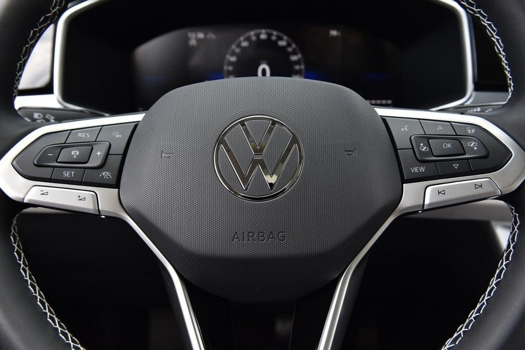 2025 Volkswagen Taos SE 4MOTION