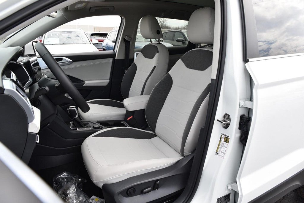 2025 Volkswagen Taos SE 4MOTION