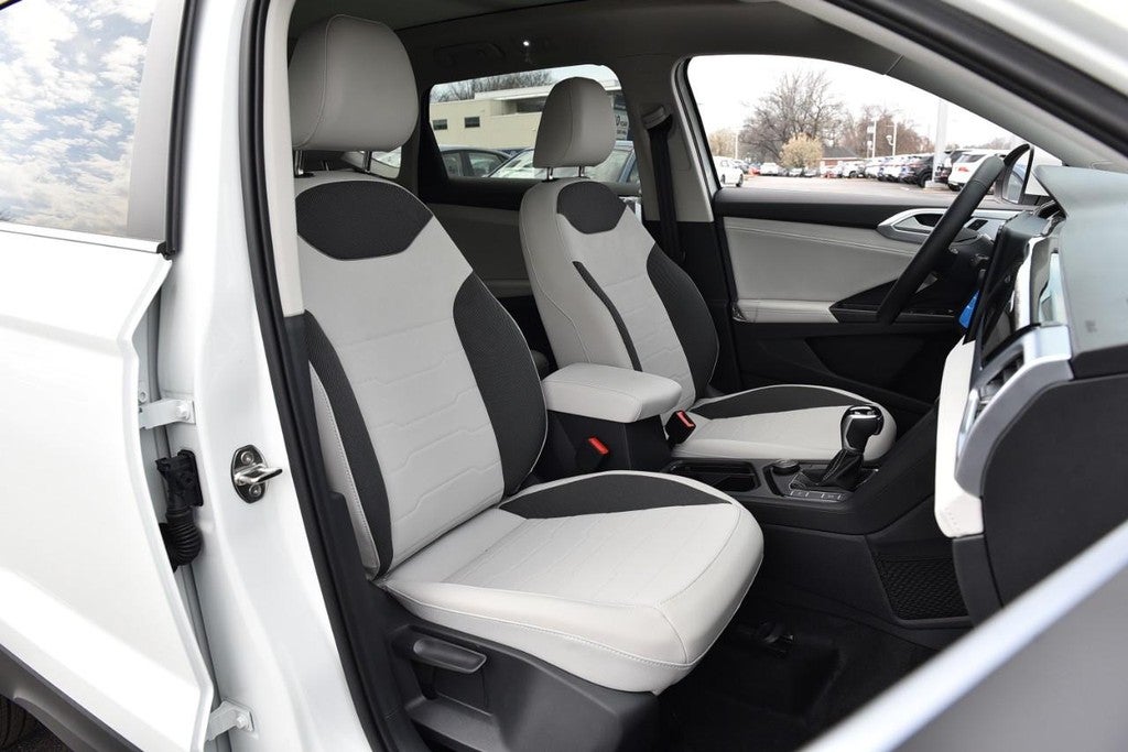 2025 Volkswagen Taos SE 4MOTION