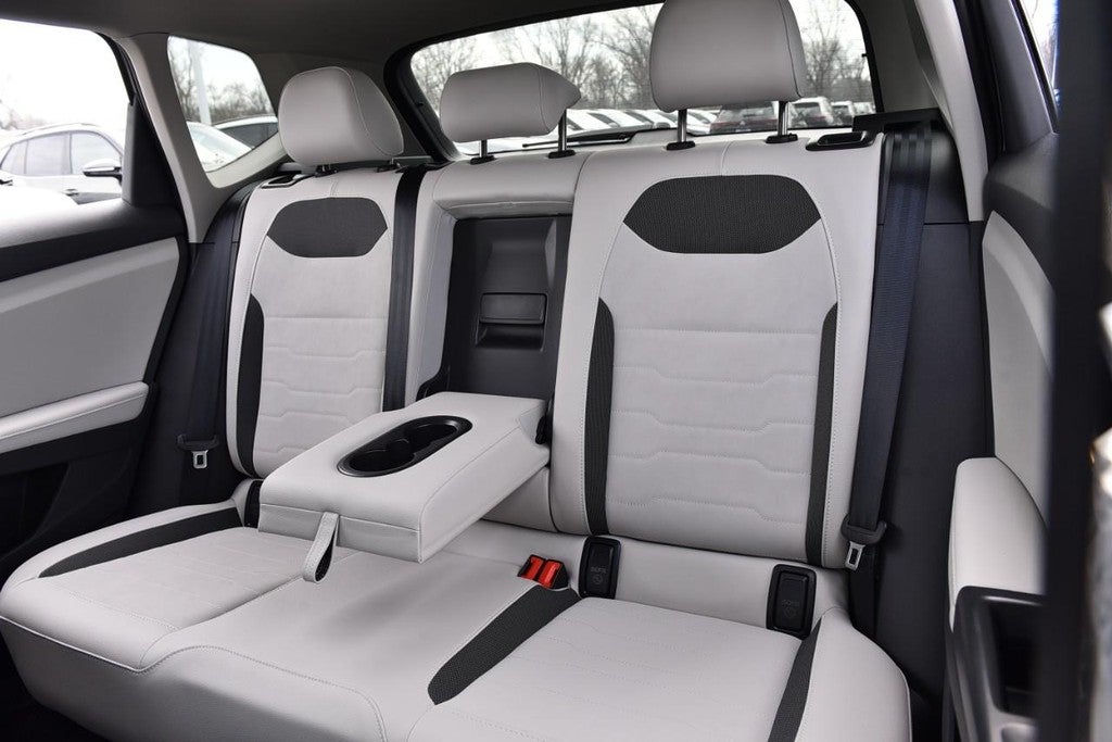 2025 Volkswagen Taos SE 4MOTION