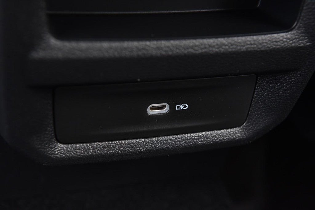 2025 Volkswagen Taos SE 4MOTION