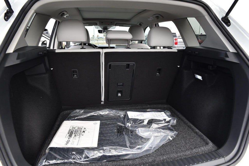 2025 Volkswagen Taos SE 4MOTION