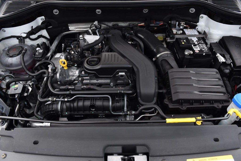 2025 Volkswagen Taos SE 4MOTION