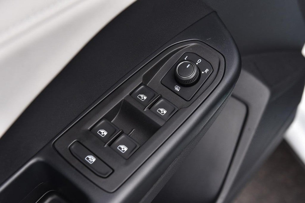 2025 Volkswagen Taos SE 4MOTION