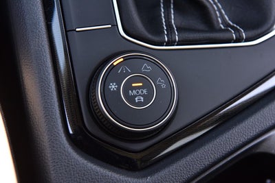 2025 Volkswagen Taos SE 4MOTION