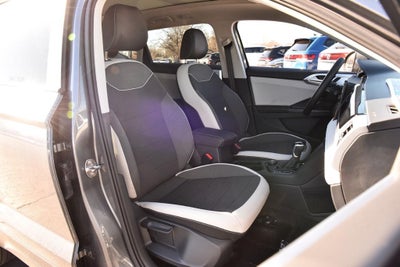 2025 Volkswagen Taos SE 4MOTION