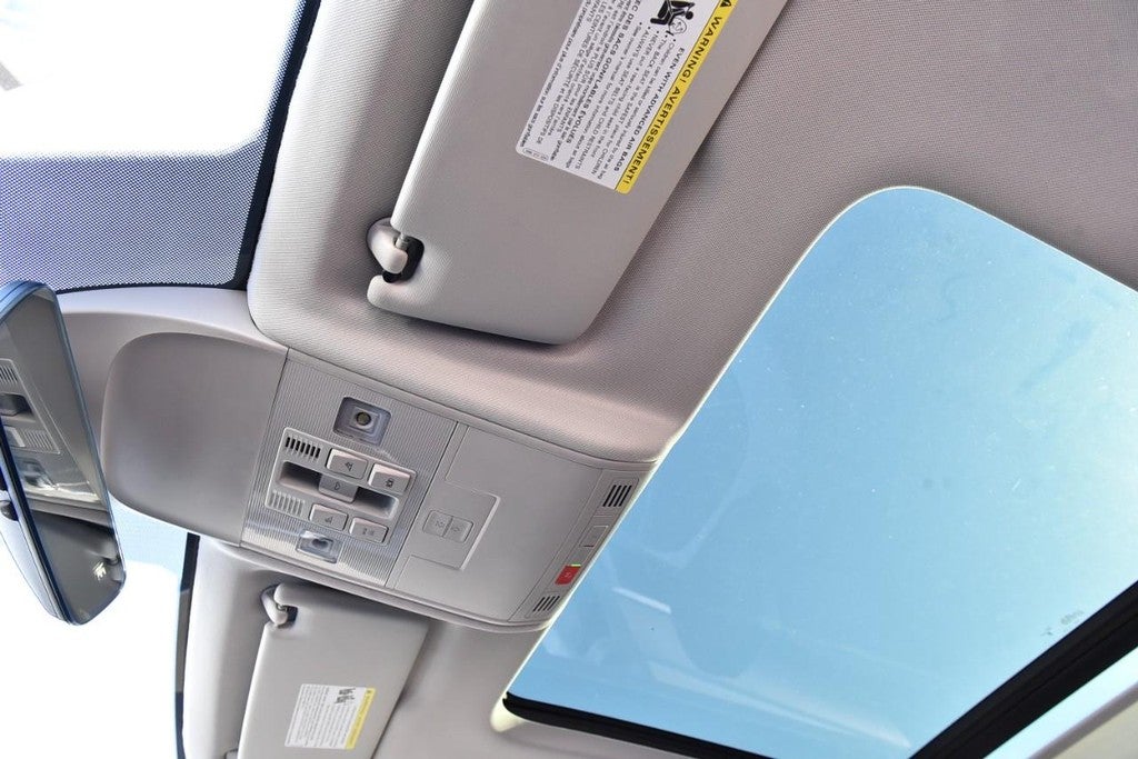 2025 Volkswagen Taos SE 4MOTION