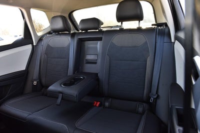 2025 Volkswagen Taos SE 4MOTION