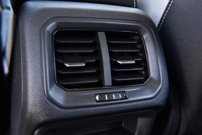 2025 Volkswagen Taos SE 4MOTION