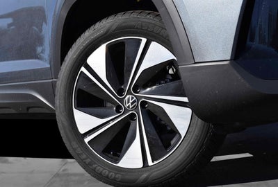 2025 Volkswagen Taos SE 4MOTION